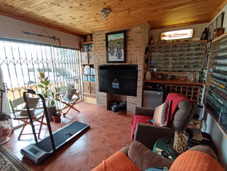 4 Bedroom Property for Sale in Wavecrest Eastern Cape